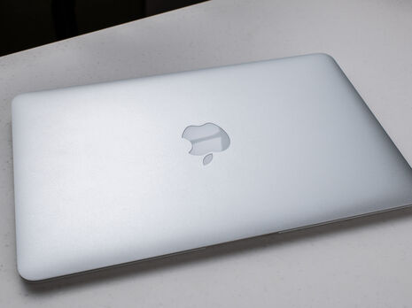 Apple работает над добавлением сенсорных экранов в MacBook Pro. Джобс при жизни был против такой идеи