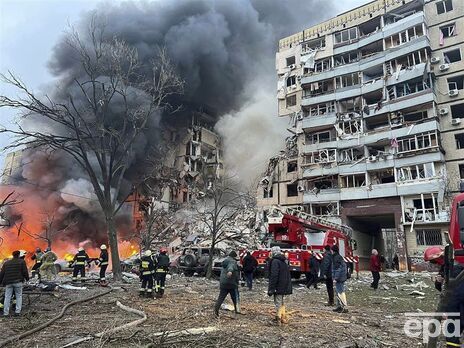 Росийская ракета попала в жилую многоэтажку в Днепре, есть погибшие. Идет спасательная операция. Фоторепортаж