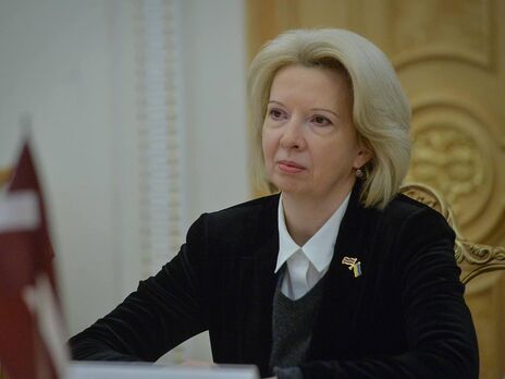 Министр обороны Латвии впервые с момента назначения посетила Украину
