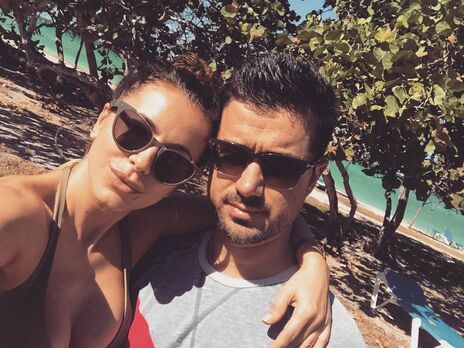 Бывший муж Ани Лорак сделал селфи с их 11-летней дочерью в Барселоне