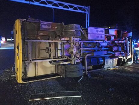 Под Львовом столкнулись грузовик и автобус, пострадало 36 человек 