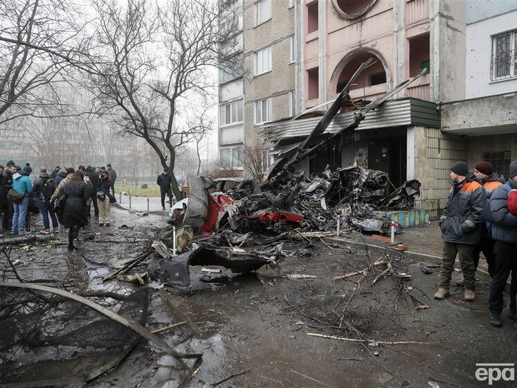 Вертолет с руководством МВД Украины упал рядом с детским садом в Броварах, 14 человек погибли. Главное