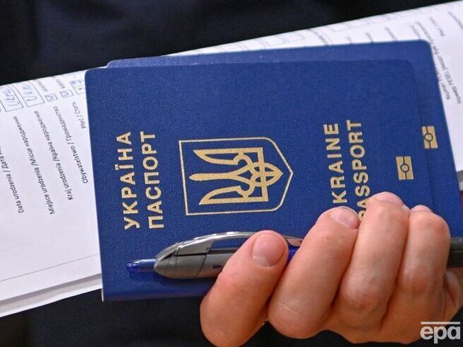 Кабмін дозволив пересилання українських паспортів поштою за кордон на період війни