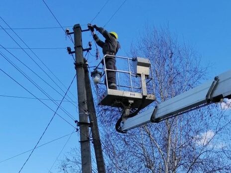 За добу енергетики повернули світло для 15 тис. сімей Донецької і Дніпропетровської областей – ДТЕК