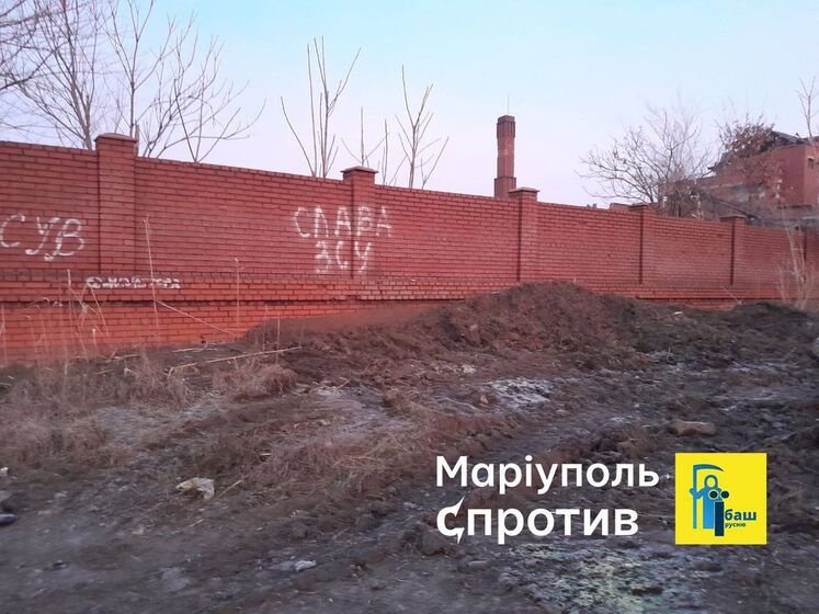 На казарме россиян в Мариуполе появилась надпись "Слава ВСУ" – советник мэра