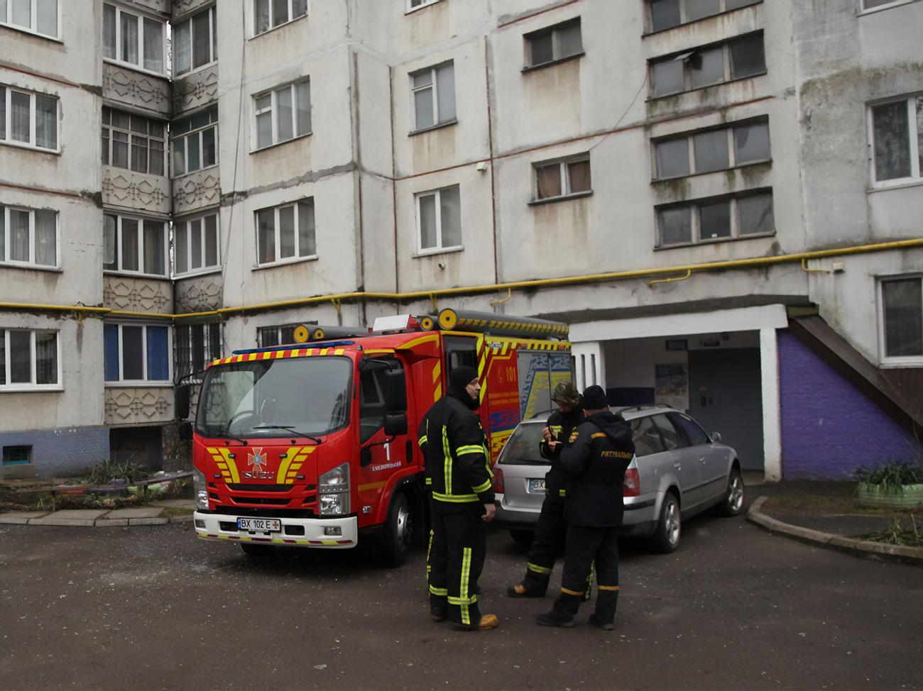 В Хмельницком в одной из квартир многоэтажки взорвалась граната, погибли  два человека