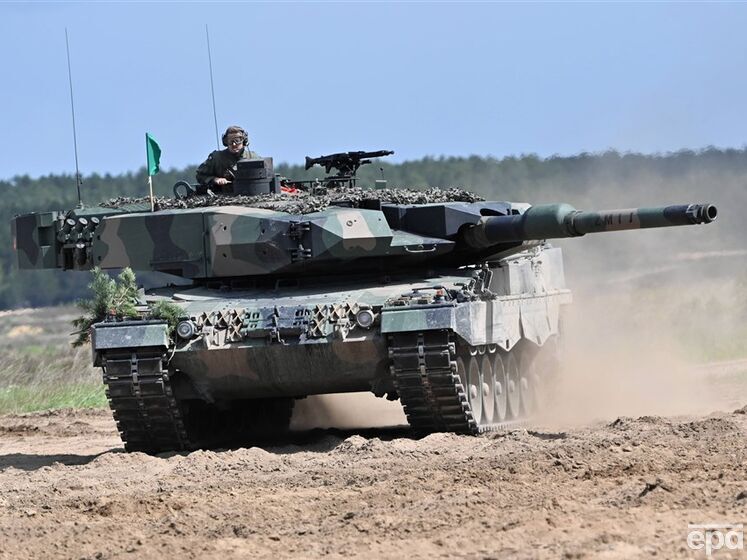 Німеччина завтра дасть дозвіл Польщі на передання Україні танків Leopard – Bloomberg