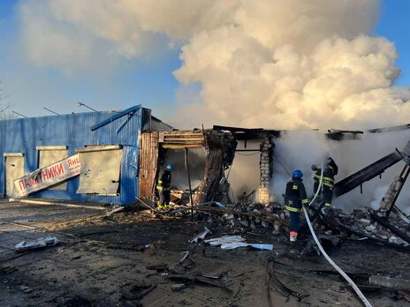 У Харківській області РФ протягом доби обстріляла спорткомплекс, газогін і приватні будинки. Двоє людей дістали поранення