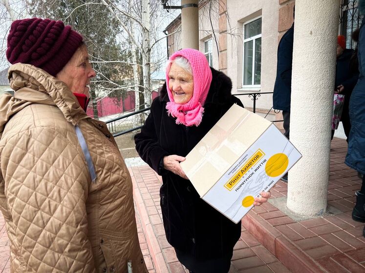 Фонд Ріната Ахметова передав у Дніпропетровську область 6 тис. продуктових наборів