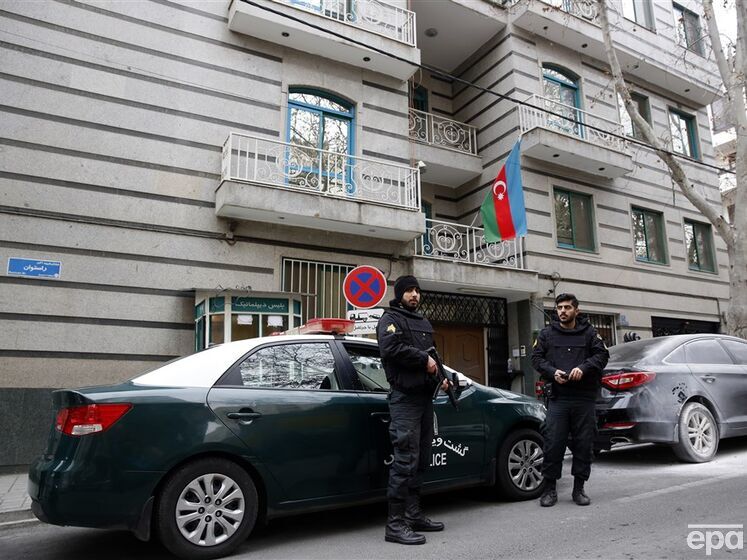 В Ірані чоловік відкрив стрілянину в посольстві Азербайджану, є загиблий і поранені. Відео