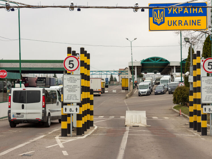Кабмін України ухвалив постанову про заборону виїзду посадовців і держслужбовців за кордон