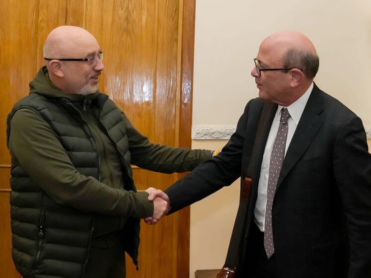 Резников встретился с американскими инспекторами в Киеве