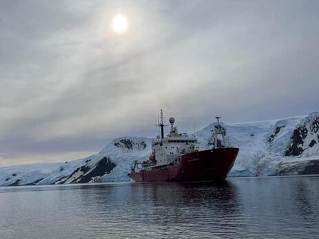 К украинской станции в Антарктиде прибыл ледокол 