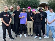 Клип Kalush Orchestra со Шварценеггером, Бейонсе в платье от Frolov, номинация украинской ленты на