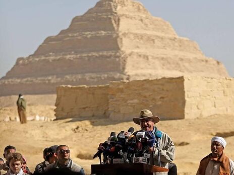 Єгипетські археологи виявили, мабуть, найстарішу мумію. Саркофаг, у якому її зберігали, не відкривали понад 4 тис. років. Фото, відео