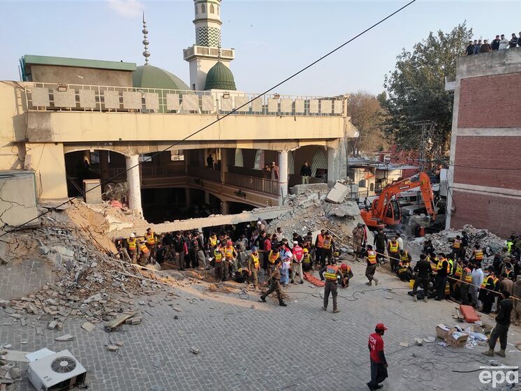 У Пакистані підірвали мечеть, щонайменше 28 людей загинули