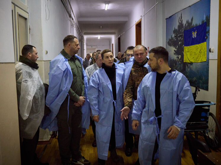 Зеленський і прем'єрка Данії відвідали поранених українських захисників в одному зі шпиталів Миколаєва