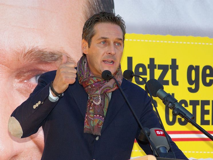 Австрийские ультраправые подписали соглашение о сотрудничестве с партией "Единая Россия"