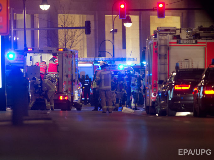 Количество жертв в результате наезда грузовика на толпу в Берлине возросло до девяти