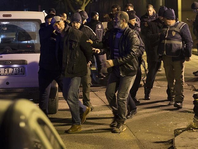 В Анкаре вооруженный мужчина пытался попасть в американское посольство