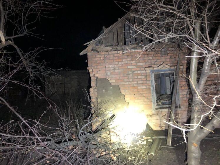 Окупанти вночі обстріляли Нікопольський район, пошкоджено будинки та лінію електропередавання – ОВА