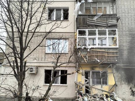 Через ворожі обстріли в населених пунктах Херсонської області пошкоджено будинки, вибито вікна, зруйновано господарські будівлі