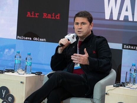 Подоляк тоже призывает Грузию отпустить Саакашвили на лечение. Готов ехать за ним лично