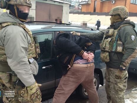 В Днепропетровской области задержана группа, которая подозревается в работе на ФСБ и подготовке терактов. Ее возглавлял бывший сотрудник милиции