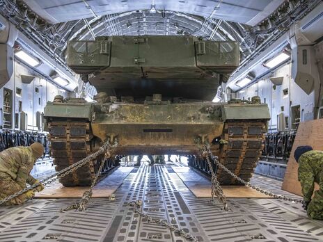 Канада отправила первый танк в Украину