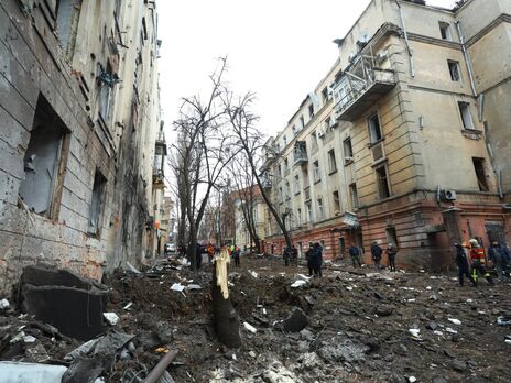 Кількість постраждалих від ракетного удару по Харкову зросла до п'яти осіб. Синєгубов показав наслідки обстрілу. Фоторепортаж