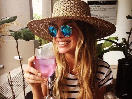 Робби показала обручальное кольцо