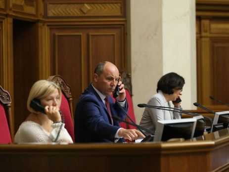 Парубий закрыл утреннее заседание Рады из-за отсутствия депутатов в сессионном зале