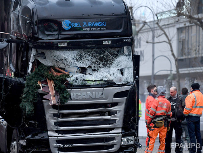 Die Welt: Полиция задержала не того человека, который управлял врезавшимся в толпу в Берлине грузовиком