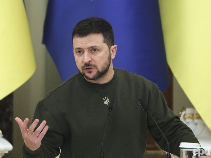 "Більше зброї". Зеленський вважає, що наступний тиждень може стати для України "доволі вагомим"