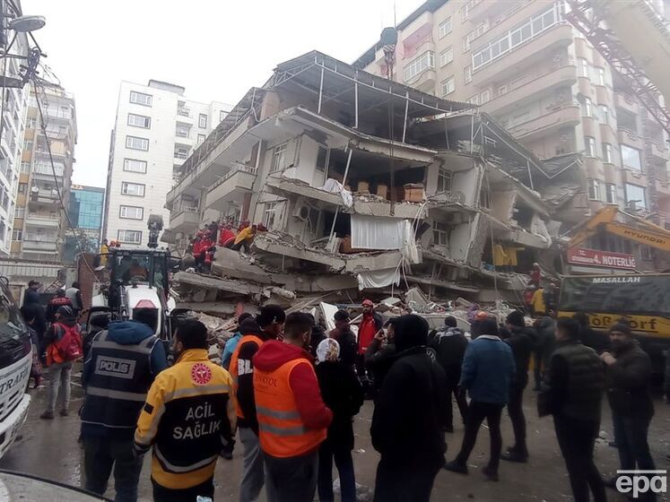 У Туреччині внаслідок землетрусу загинуло 912 людей, понад 5 тис. дістало поранення – Ердоган