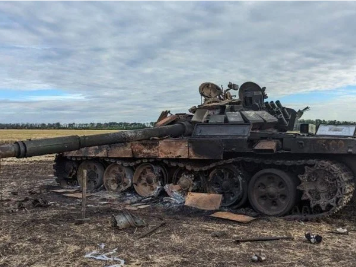 Оккупанты за двое суток потеряли 25 танков. В Генштабе ВСУ показали видео уничтожения одного из них