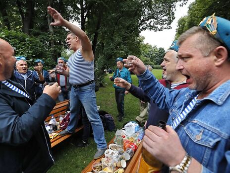 Російські окупанти у Маріуполі тепер не можуть офіційно купити алкоголь