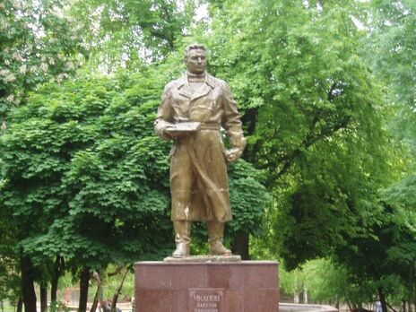 Минкульт разрешил снести памятники генералу Ватутину и летчику Чкалову в Киеве