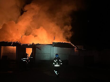 Оккупанты вечером выпустили по Харькову не менее шести ракет, предварительно – С-300. Терехов сообщил об атаке на промышленный объект и пожаре