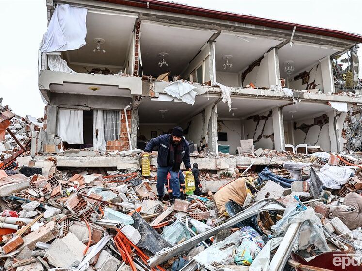 Кількість жертв землетрусів у Туреччині й Сирії зросла майже до 9 тис. осіб