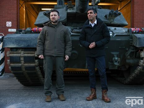 Зеленский и Сунак встретились с украинскими военными, которые обучаются в Великобритании