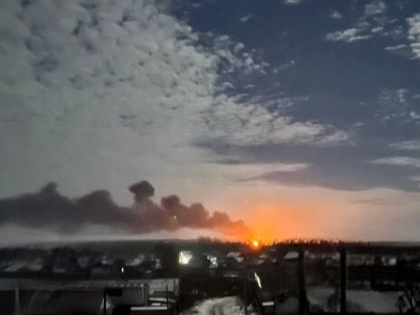 У Хмельницькій області внаслідок атаки дронами сталася пожежа на об'єкті критичної інфраструктури – ОВА
