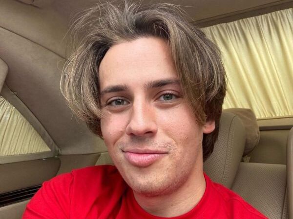 Галкин заинтриговал общением с девушкой. Видео