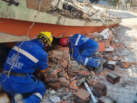 У Туреччині українські рятувальники розібрали 52 завали після землетрусу й допомогли дитині