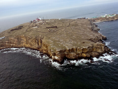 Уночі окупанти скинули чотири авіабомби на острів Зміїний – ОК 