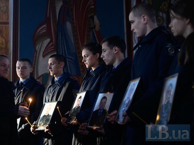 В Михайловском соборе прошла панихида по погибшим на Майдане милиционерам