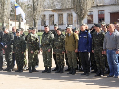 157 военнослужащих береговой охраны уехали из Крыма. Фоторепортаж