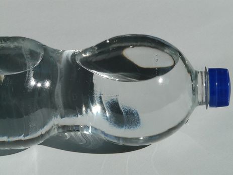 Депутаты швырялись предметами на заседании комитета Рады