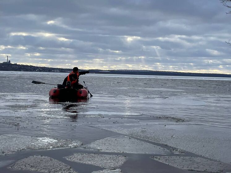 В Днепропетровской области спасли 41 рыбака, они находились на дрейфующих льдинах – ГСЧС