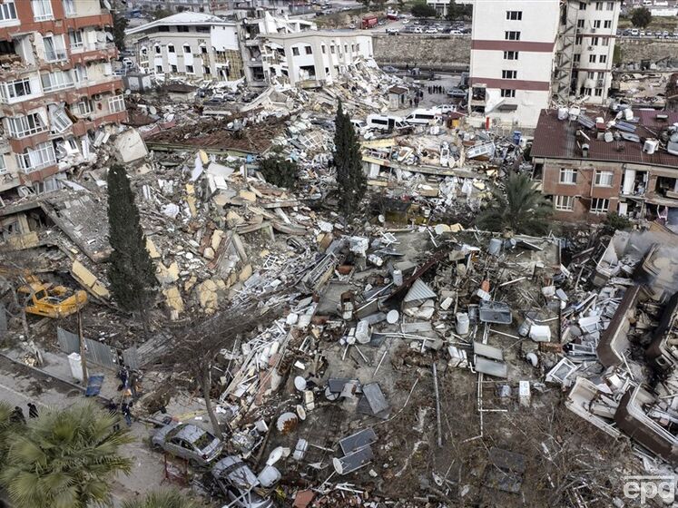 В Турции спасатели обнаружили под завалами тела семьи из Запорожья